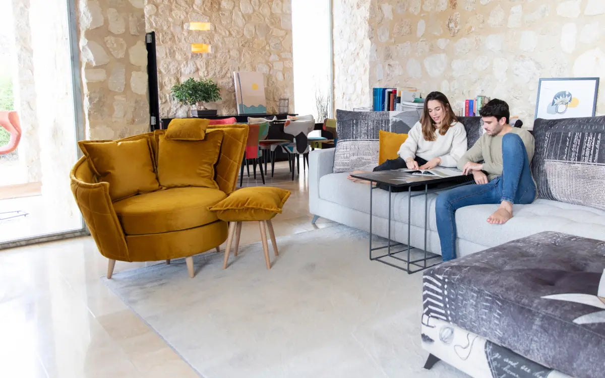 Fama Volta Swivel Armchair