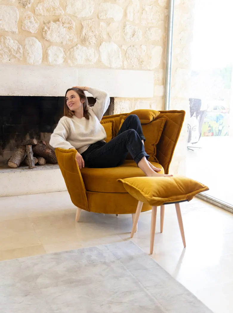Fama Volta Swivel Armchair