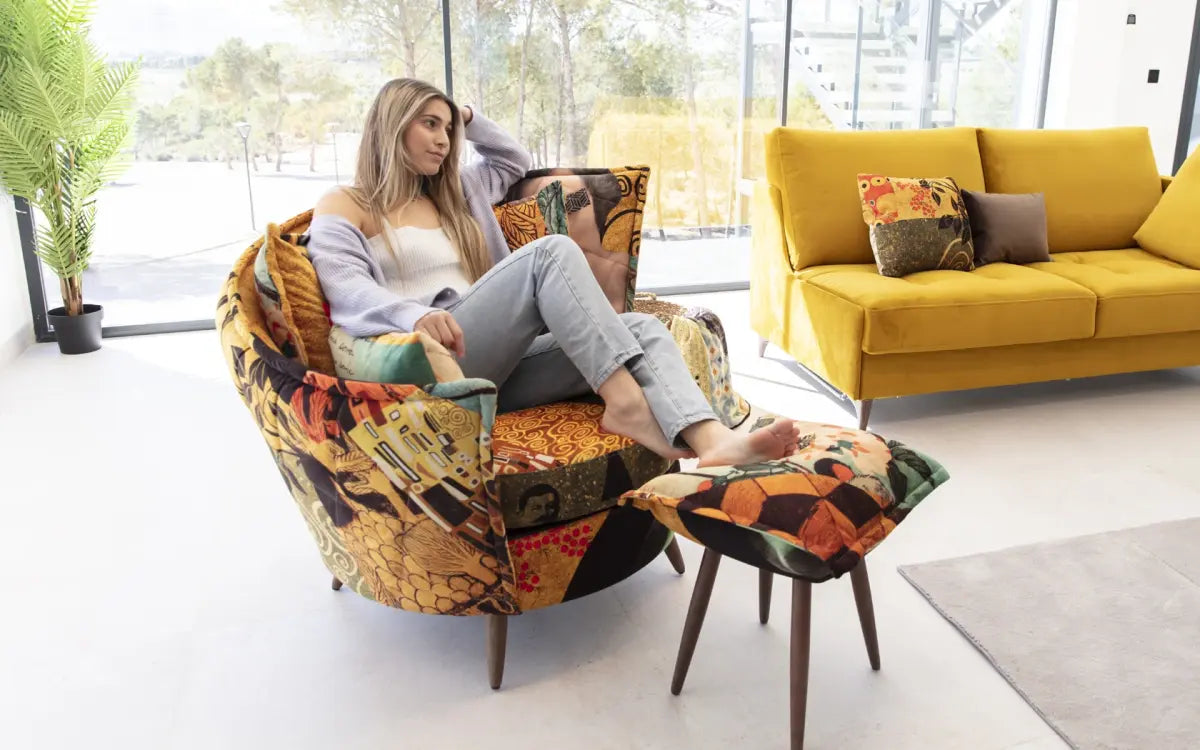 Fama Volta Swivel Armchair