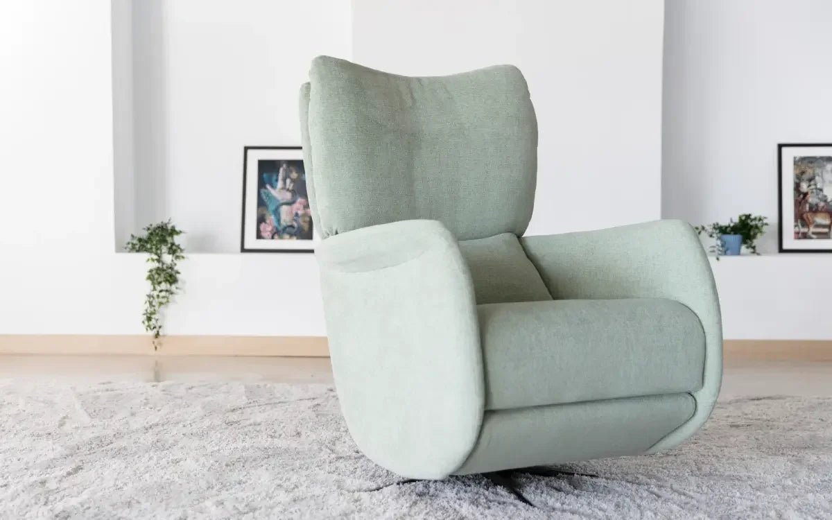 Fama Lolita Armchair