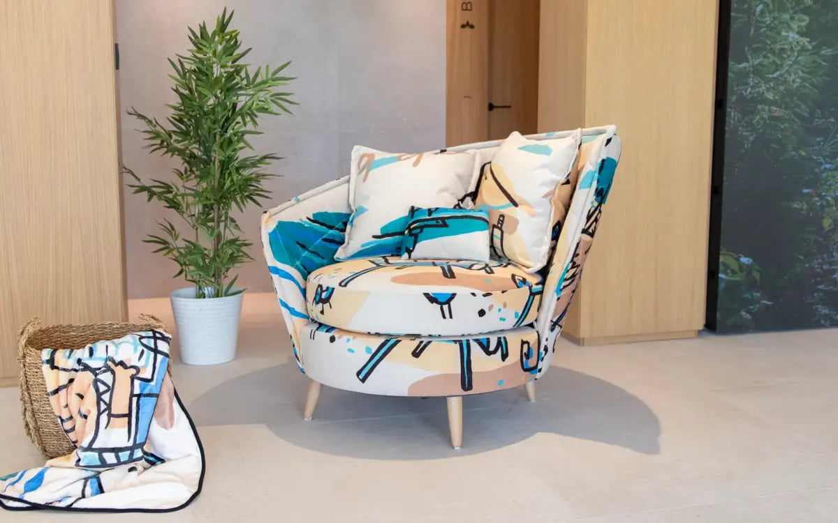 Fama Volta Swivel Armchair