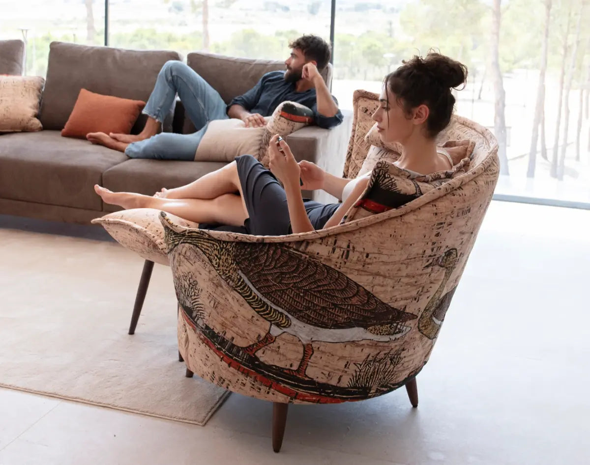 Fama Volta Swivel Armchair