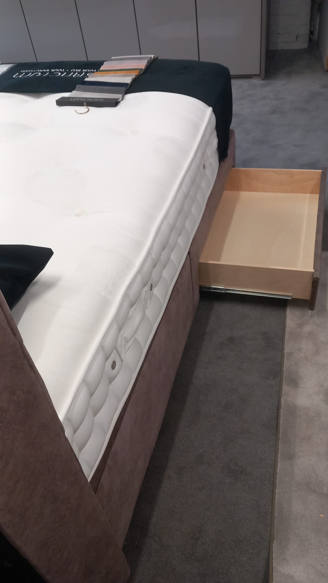 Sanctum Stately 14'000 BED &amp; Headboard - EX DISPLAY