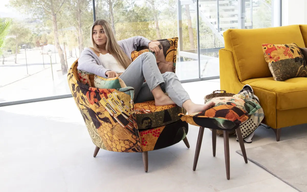 Fama Volta Swivel Armchair