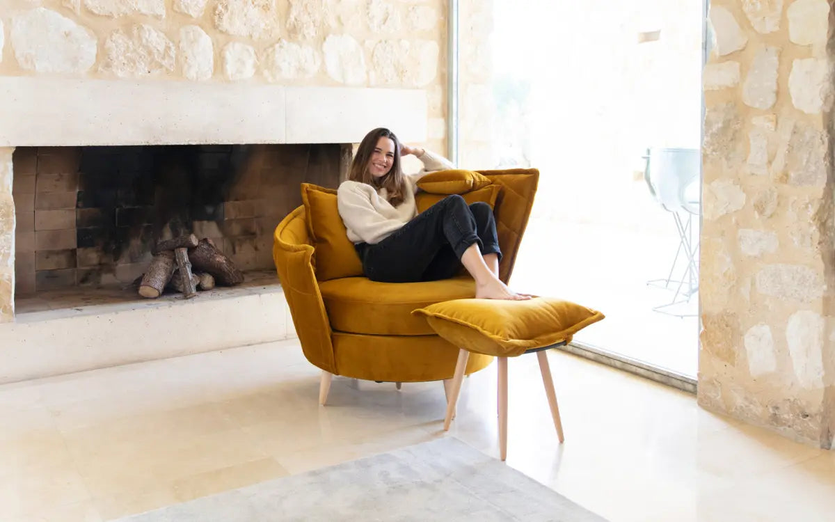 Fama Volta Swivel Armchair